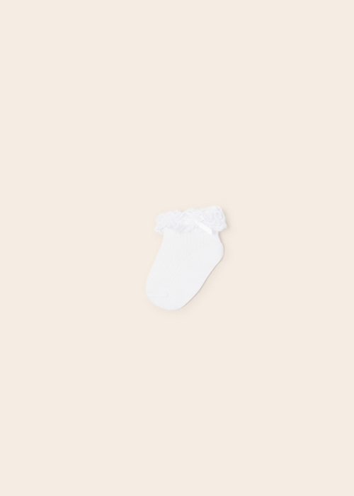 detail Dětské dívčí novorozenecké ponožky krajka, ozdobný volán MAYORAL