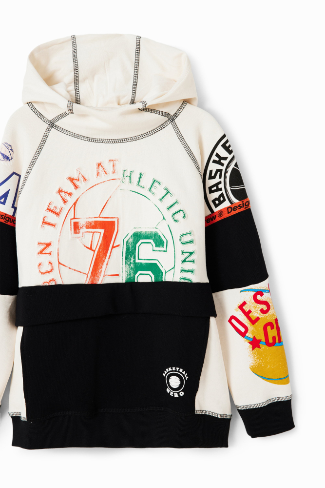 detail Chlapecká volná mikina s kapucí s různými potisky ve sportovním stylu DESIGUAL