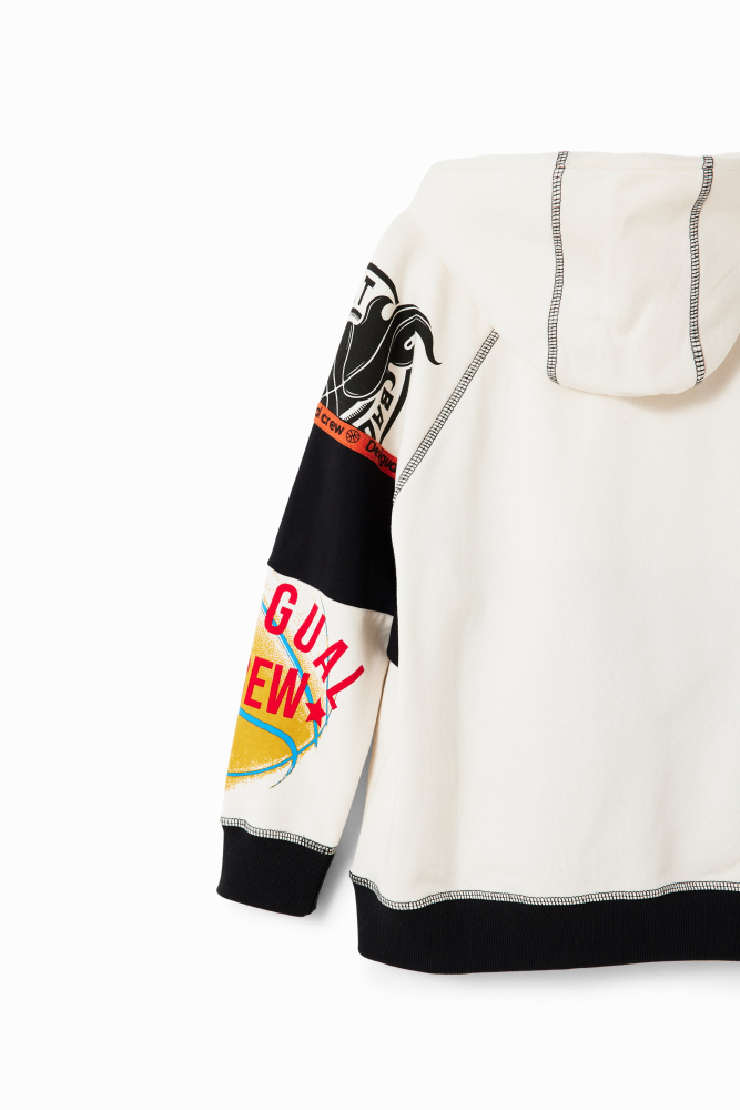 detail Chlapecká volná mikina s kapucí s různými potisky ve sportovním stylu DESIGUAL