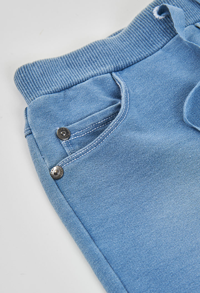 detail Chlapecké teplákové kraťasy světlé bleach vzhled džínovina s kapsami a šňůrkou BOBOLI