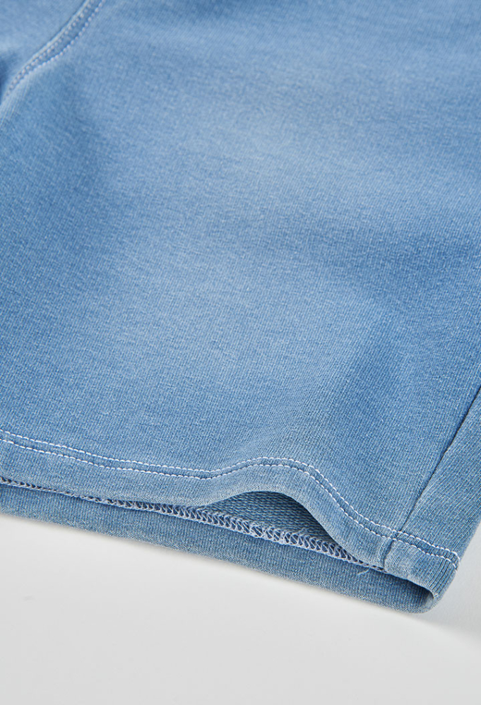 detail Chlapecké teplákové kraťasy světlé bleach vzhled džínovina s kapsami a šňůrkou BOBOLI