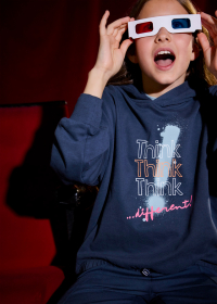 Dívčí tmavě modrá mikina s kapucí a nápisem Think MAYORAL