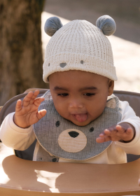 Chlapecká kojenecká souprava čepice a rukavice v motivu medvidka MAYORAL