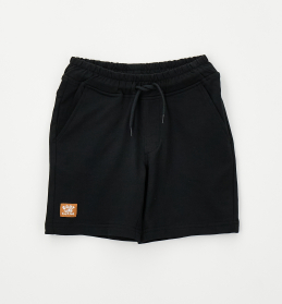 Chlapecké černé kraťasy s kapsami a stahováním v pase IDO