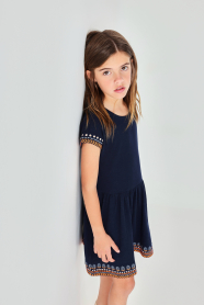 Dívčí tmavě modré šaty s ozdobnými lemy BOBOLI