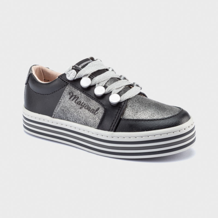 detail dívčí boty MAYORAL