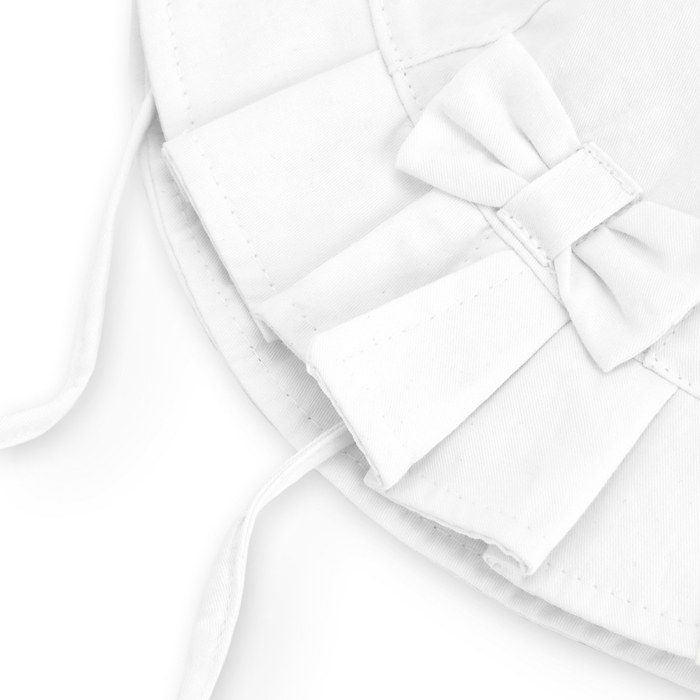 detail Dívčí bílý klobouček se šňůrkami BOBOLI