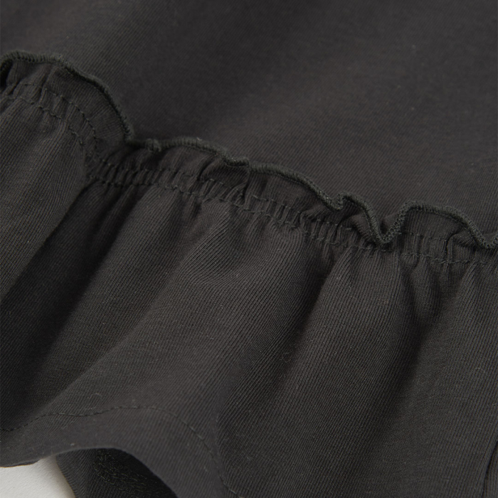 detail Dívčí černé šaty s volány a výšivkou BOBOLI