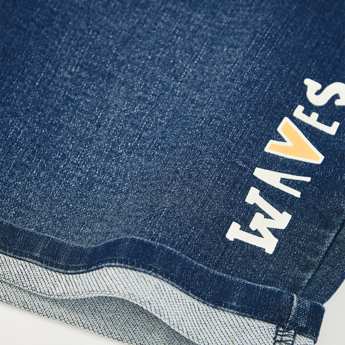 detail Chlapecké džínové šortky s nápisem SAVES BOBOLI