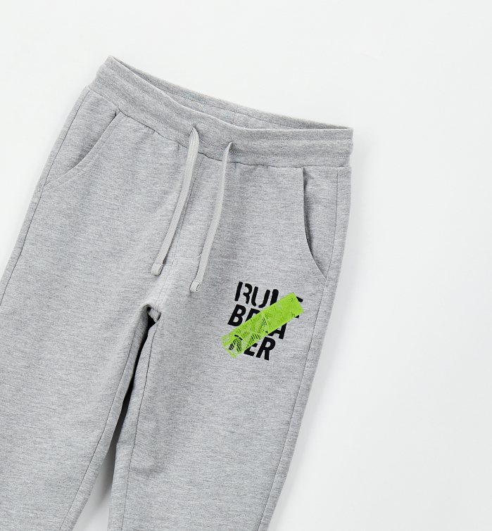 detail Chlapecké tepláky s potiskem IDO