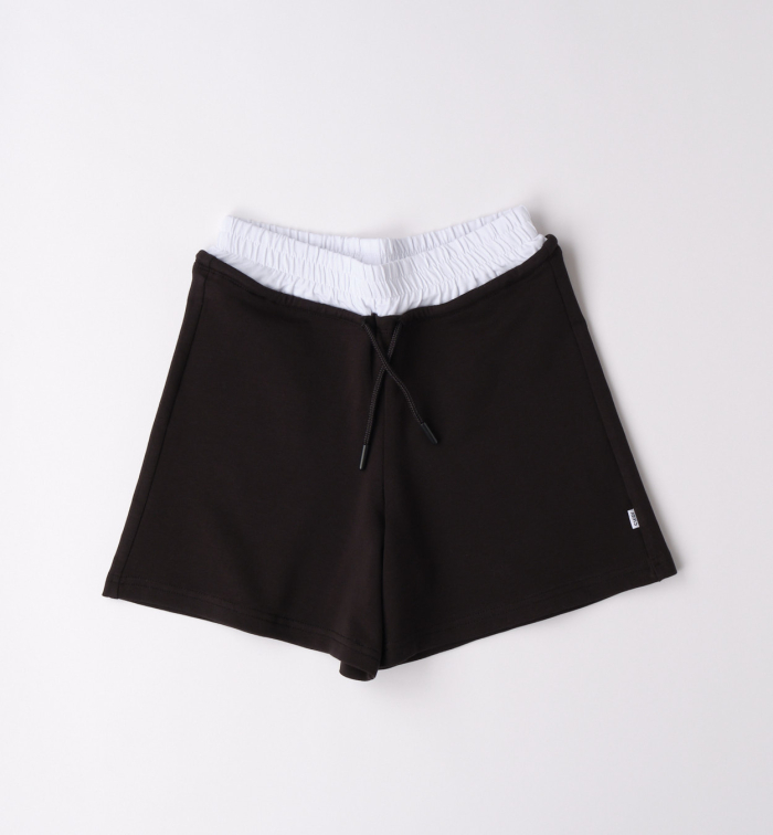 detail Dívčí černé šortky s dvojitým pasem SARABANDA