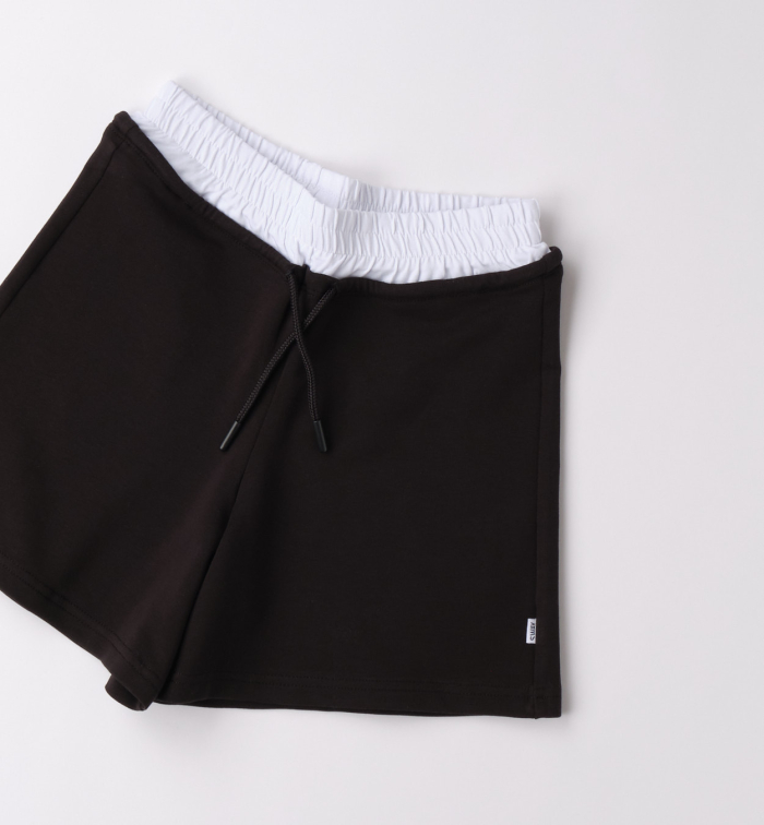 detail Dívčí černé šortky s dvojitým pasem SARABANDA