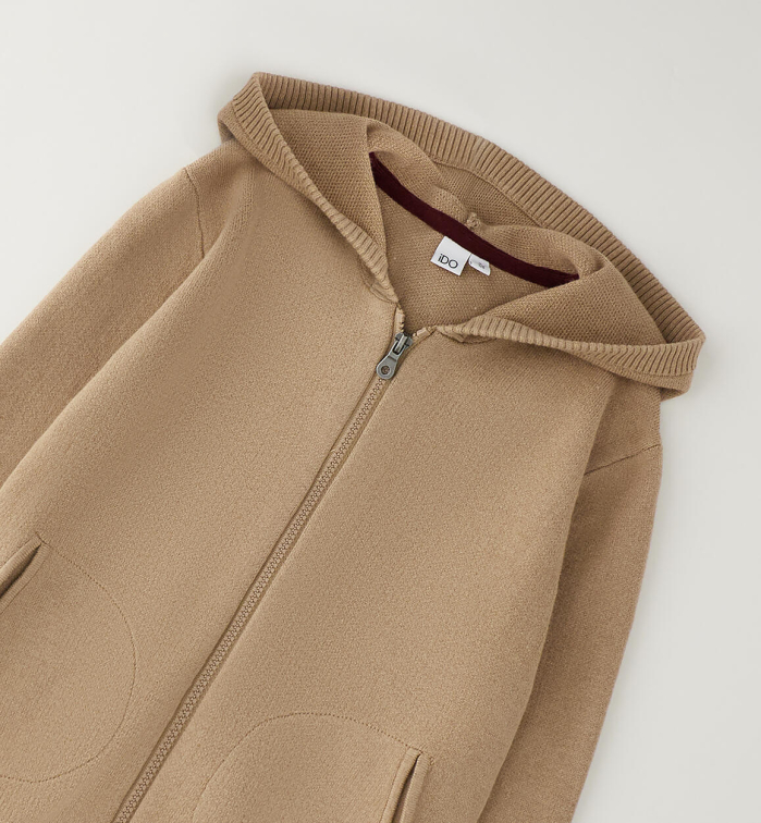 detail Pohodlná béžová mikina na zip IDO