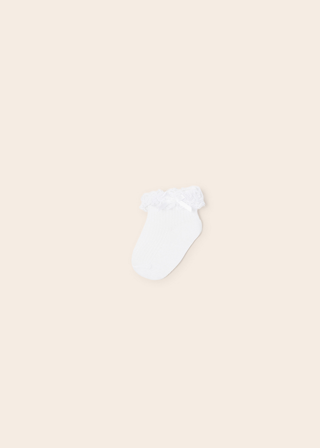 detail Dětské dívčí novorozenecké ponožky krajka, ozdobný volán MAYORAL