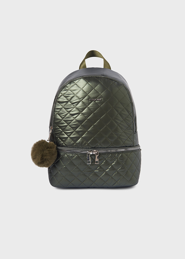 detail Dívčí batoh – elegantní a praktický doplněk MAYORAL