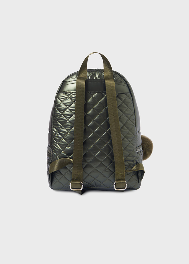 detail Dívčí batoh – elegantní a praktický doplněk MAYORAL