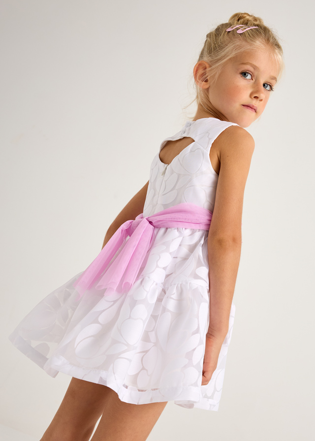 detail Dívčí šaty – s romantickým nádechem MAYORAL