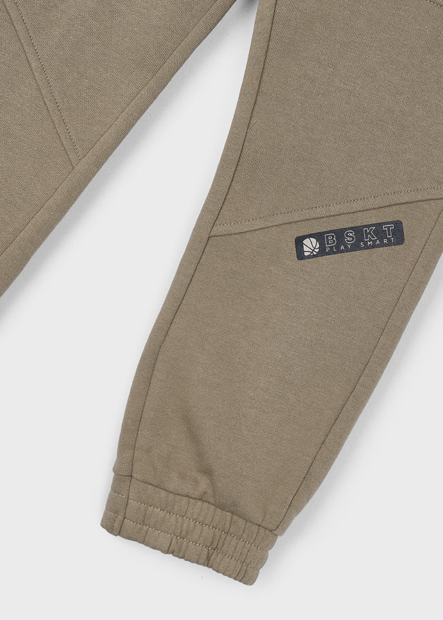 detail Chlapecké béžové kalhoty s elastickým pasem – slim střih MAYORAL