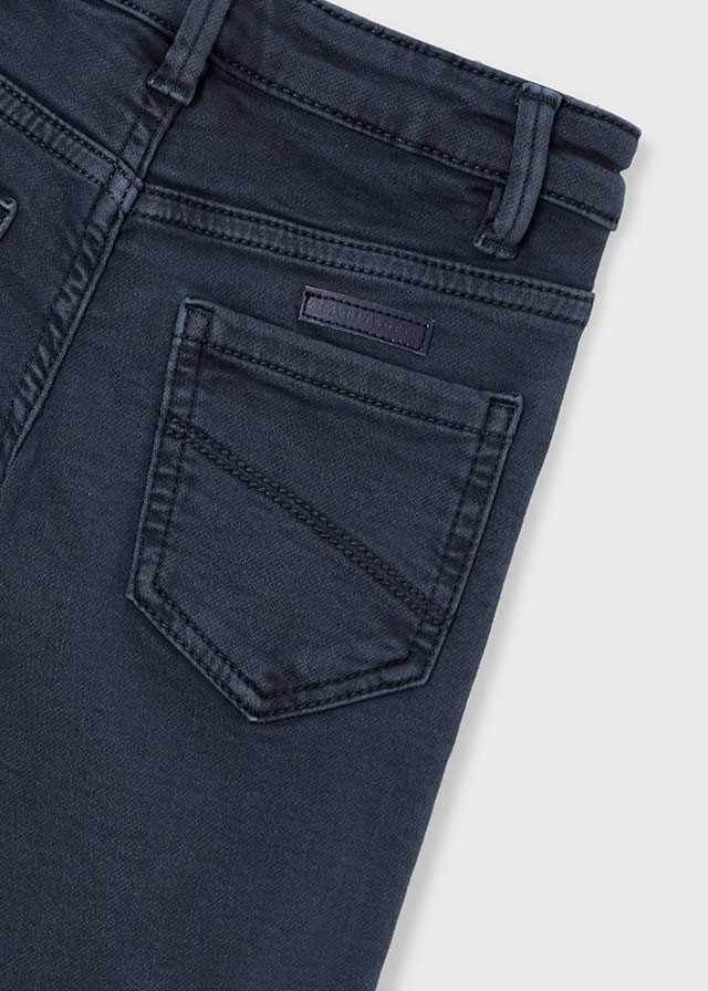 detail Chlapecké tmavě modré kalhoty s elastickým pasem – slim střih MAYORAL