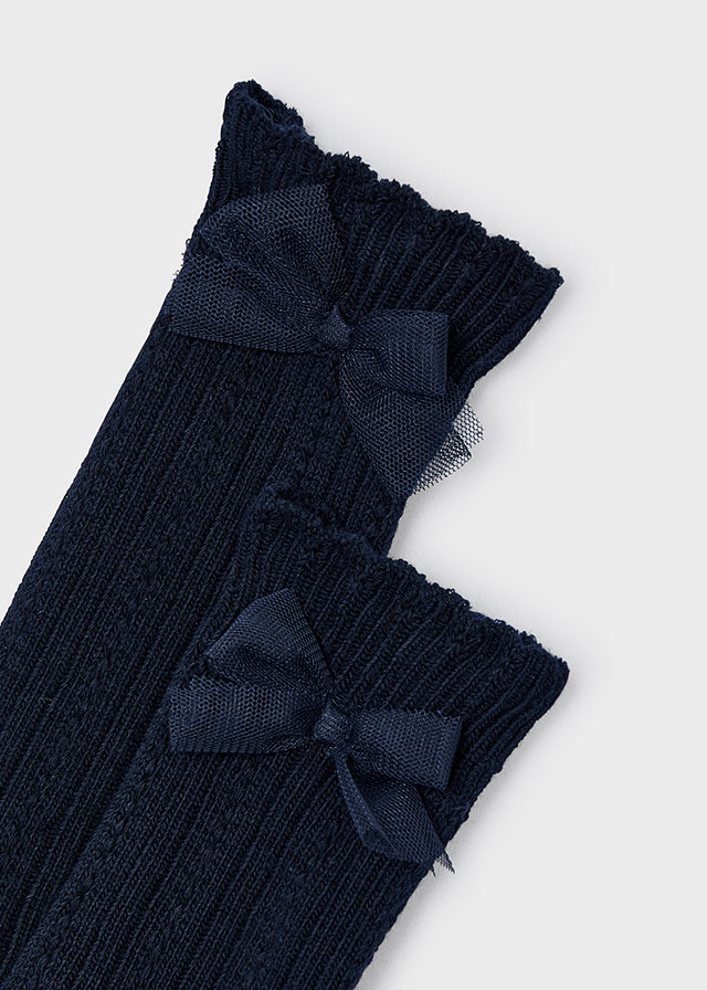 detail Dívčí tmavě modré podkolenky s mašličkou – elegantní doplněk MAYORAL