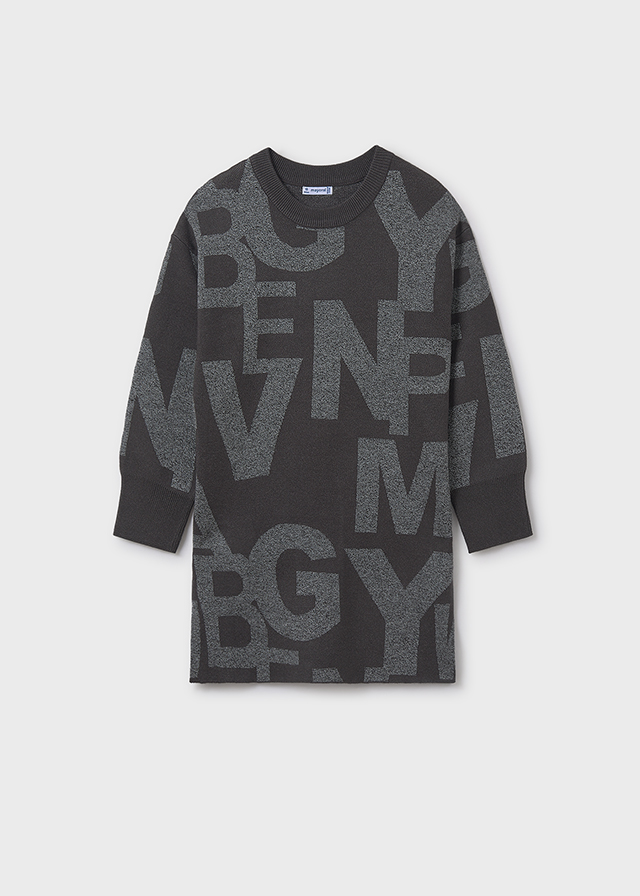 detail Dívčí černo-šedé pletené šaty s motivem velkých písmen MAYORAL