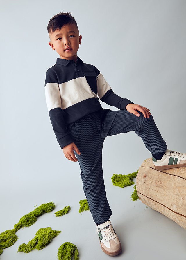 detail Chlapecké manšestrové rovné kalhoty v modré barvě MAYORAL