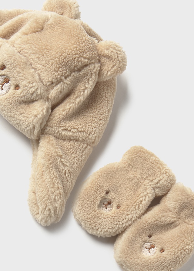 detail Chlapecká sada čepice a rukavic v béžové barvě MAYORAL