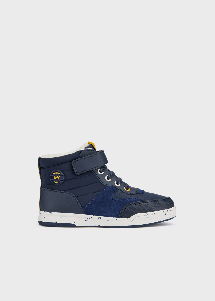 detail Chlapecké kotníkové boty s podšívkou z umělé kožešiny MAYORAL