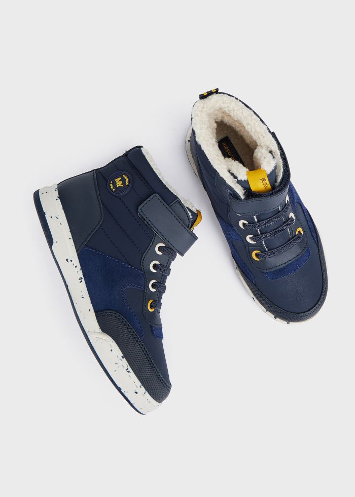 detail Chlapecké kotníkové boty s podšívkou z umělé kožešiny MAYORAL