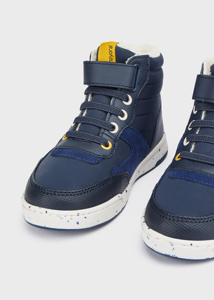 detail Chlapecké kotníkové boty s podšívkou z umělé kožešiny MAYORAL