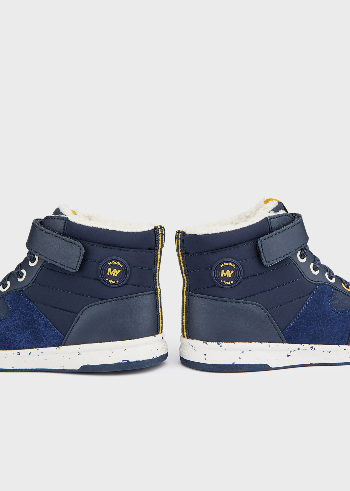 detail Chlapecké kotníkové boty s podšívkou z umělé kožešiny MAYORAL