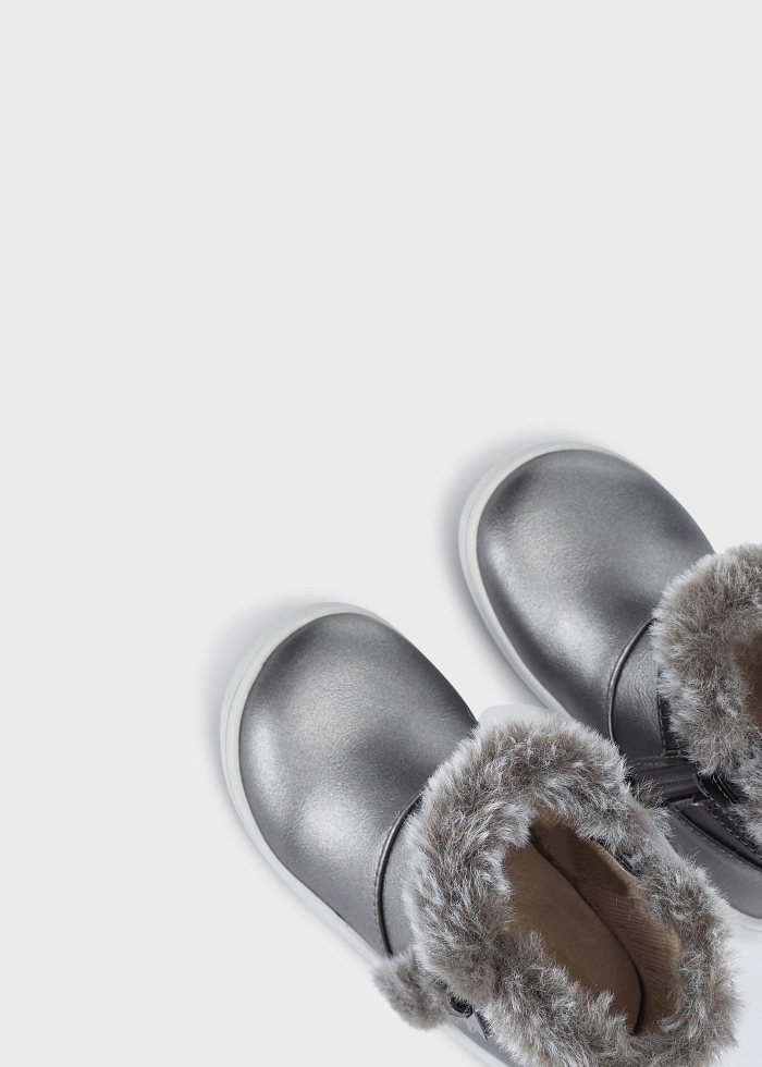 detail Dívčí detailní kotníkové boty s podšívkou z umělé kožešiny MAYORAL