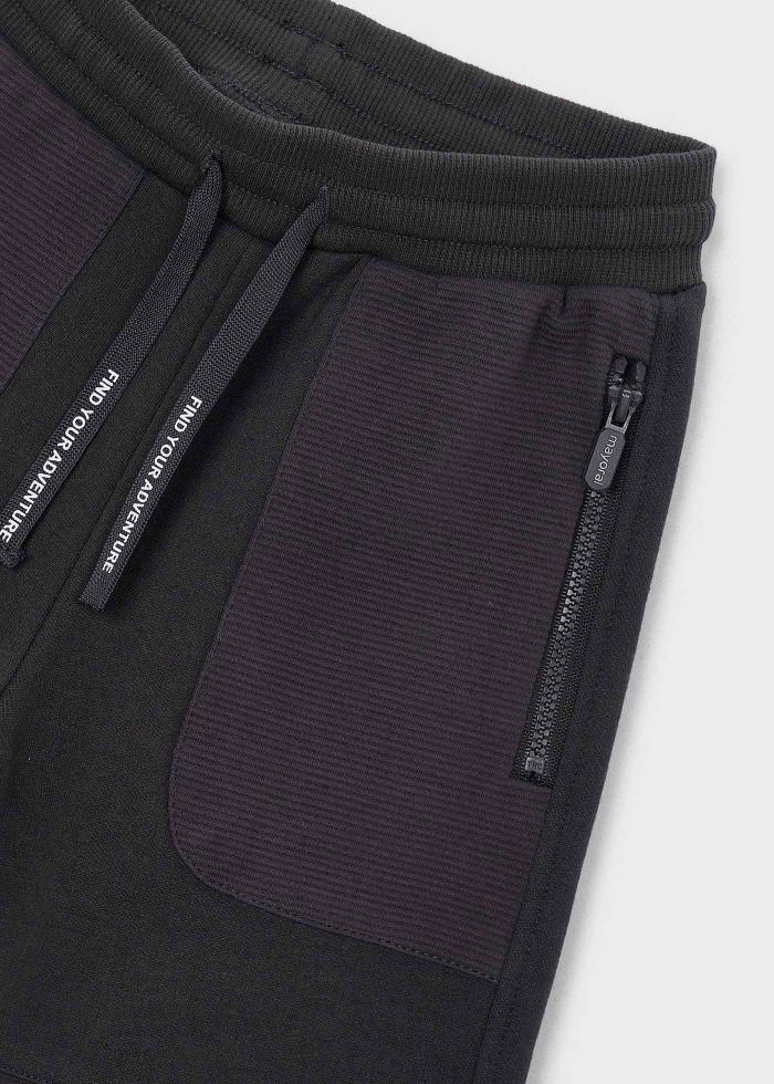 detail Chlapecké černé cargo jogger kalhoty s kapsami pro každý den MAYORAL