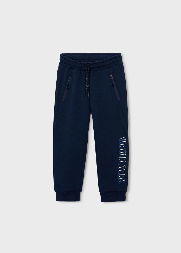 detail Chlapecké tmavě modré jogger kalhoty s nápisem pro každý den MAYORAL