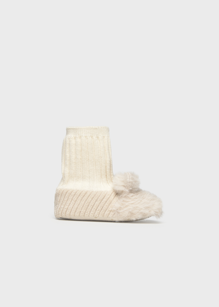 detail Unisex krémové kojenecké pletené capáčky s vyšším lemem MAYORAL