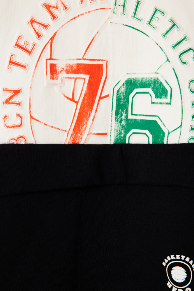 detail Chlapecká volná mikina s kapucí s různými potisky ve sportovním stylu DESIGUAL