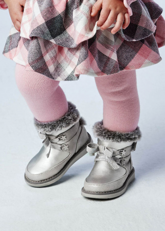 detail Dětské dívčí kotníkové boty