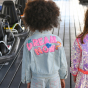 náhled Dívčí džínová bunda s vyšívanými flitry svítícími odznaky na přední a zadní stra BILLIEBLUSH